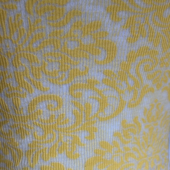 Go Couture yellow ribbed floral tank top. Size M - Picture 7 of 9